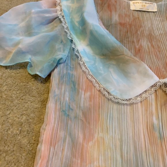 Repeat Mark Marbled Look Cropped Pleated Top - Picture 3 of 12